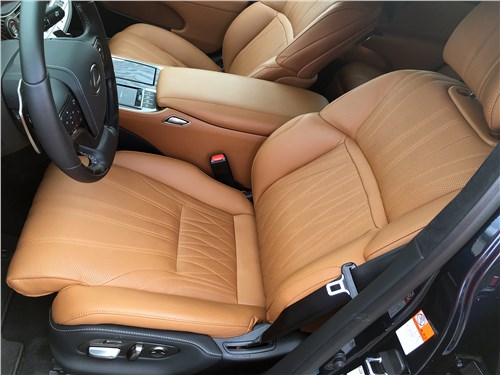 Lexus LS 500 (2021) передние кресла