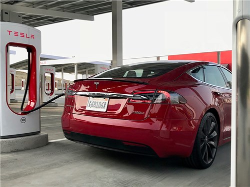 Tesla не даст владельцам электромобилей нормально заряжаться