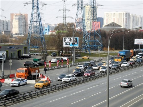 Названы самые аварийные дороги Москвы