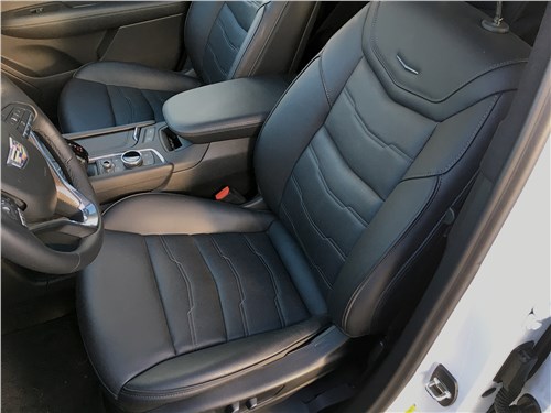 Cadillac XT6 2020 передние кресла