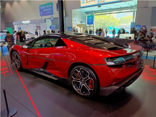 Yangwang U9 вид сзади