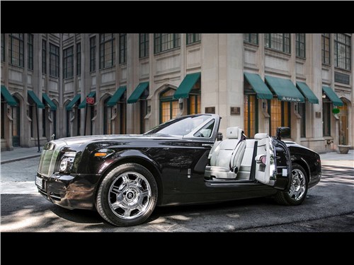 Vilner | Rolls-Royce Phantom Drophead Coupe вид спереди