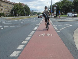 На российских дорогах появятся полосы и дорожки для движения велосипедистов