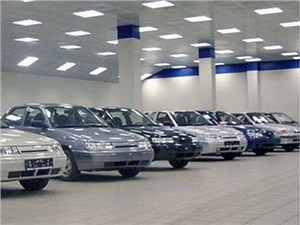 В августе российский рынок легковых автомобилей упал на 27 процентов
