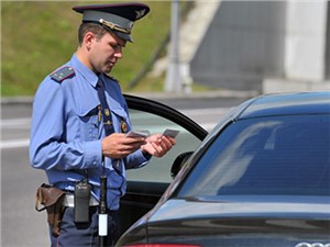 Должников по штрафам и алиментам будут лишать прав