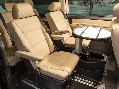 Volkswagen Multivan 2015 средний ряд