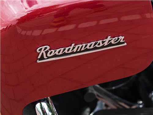 Indian Roadmaster логотип на бензобаке