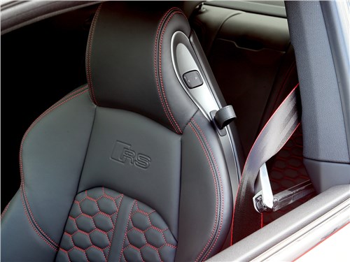 Audi RS5 2018 переднее кресло