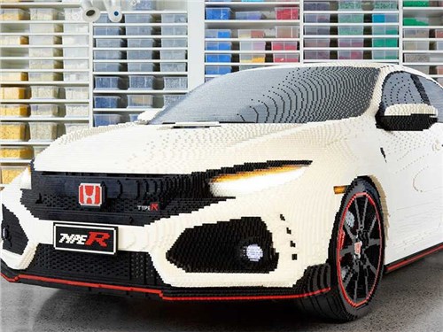 Новую Honda Civic Type R построили в полном размере из Lego
