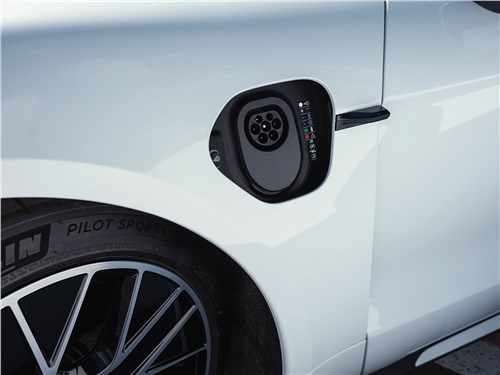 Porsche Taycan 2020 гнездо для зарядки