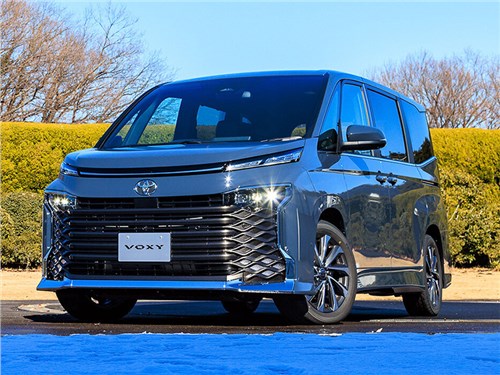 Опубликована первая информация о новом минивэне Toyota Voxy