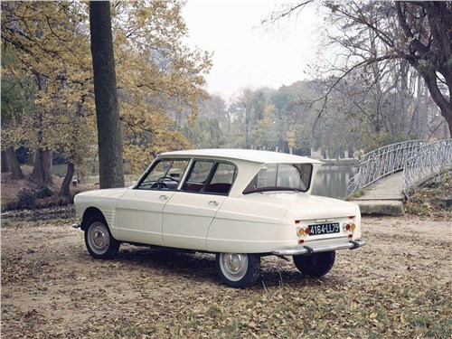 Citroеn Ami 6 вид сзади