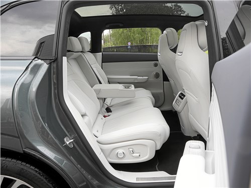 Exlantix ET (2025) задний диван