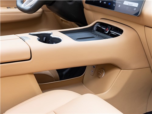 Предпросмотр evolute i-space (2024) центральный подлокотник