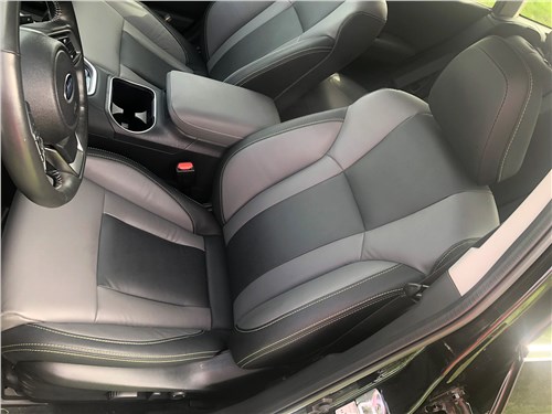Subaru Outback (2022) передние кресла