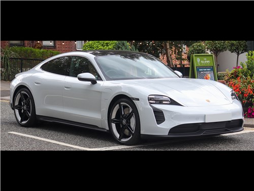 Taycan — не только первый электромобиль в новейшей истории Porsche, но и модель, поставившая компанию на грань финансовой катастрофы