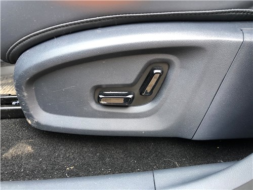 Geely EX5-EM-i (2025) передние кресла