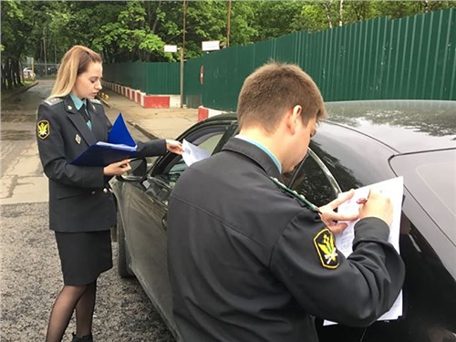 Должникам запретят сдавать на водительские права
