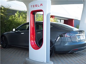 Среди владельцев Tesla Model S услуга быстрой замены батарей не пользуется популярностью