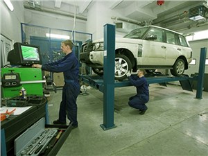 С февраля 2013 года автомобили Land Rover проходят ТО каждые 13 000 км