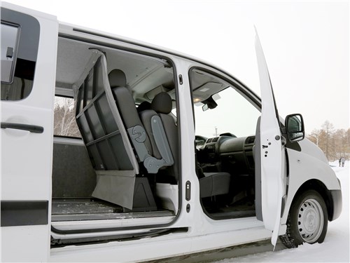Peugeot Expert Profi Transformer 2014 вид сбоку с открытыми дверями