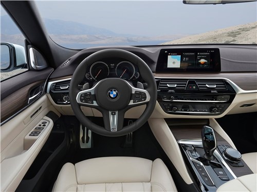 BMW 6-Series Gran Turismo 2018 салон