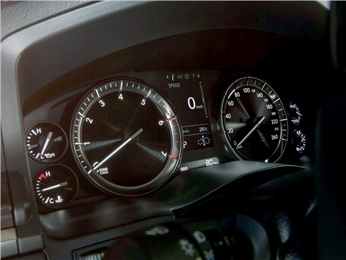 Lexus LX 2016 приборная панель