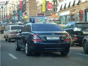 За отказ пропустить автомобиль с мигалками продолжат штрафовать