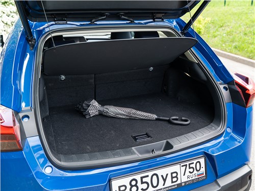 Lexus UX 200 2019 багажное отделение