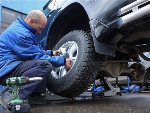 Синоптики посоветовали водителям готовиться к смене резины