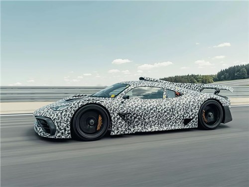 Супергибрид Mercedes-AMG One выехал на тесты