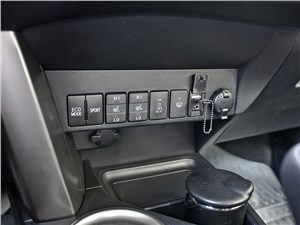 Toyota RAV4 2013 кнопки управления