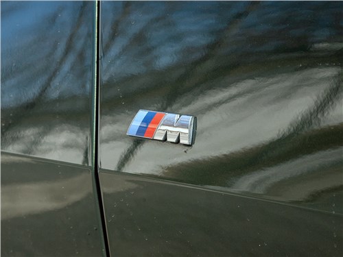 BMW 4-Series Coupe (2021) шильдик