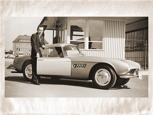 Джон Сертиз модифицировал подаренную ему BMW 507, установив дисковые тормоза по кругу. Британский чемпион явно не считал, что тормоза придумали трусы 