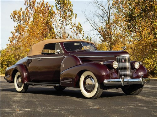 Cadillac V16 второго поколения также предлагался более чем с десятком разновидностей кузовов, но база укоротилась до 3588 мм