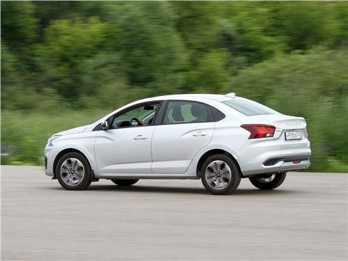 Lada Iskra (2025) вид сзади