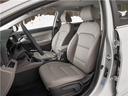 Hyundai Elantra 2019 передние кресла