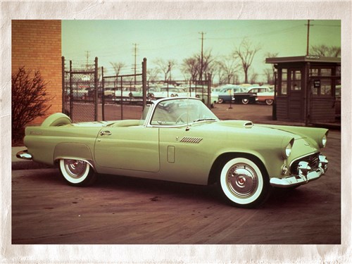 T-Bird 1956 модельного года проще всего отличить по запаске, закрепленной в кормовом «футляре»