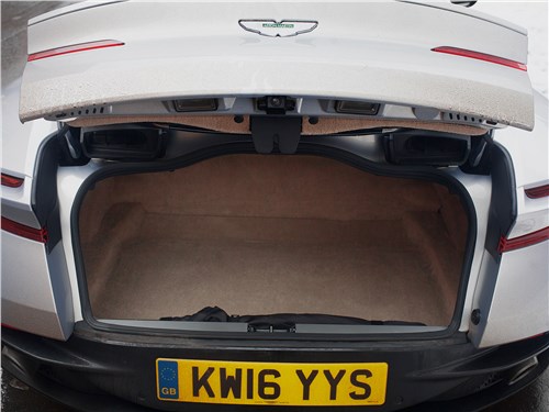 Aston Martin DB11 2017 багажное отделение