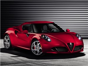 Новость про Fiat - Alfa Romeo 4C 2013 вид спереди