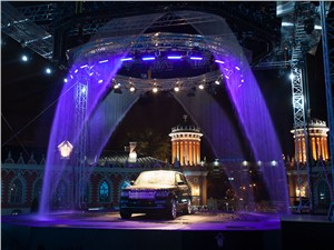 Jaguar Land Rover представила новый Range Rover в Москве