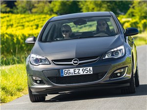 Opel Astra 2013 вид спереди