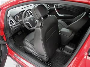 Opel Astra GTC 2012 передние седения