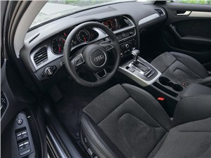 Audi A4 2012 вид водительское место