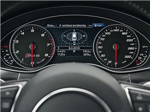 Audi RS6 2013 приборная панель