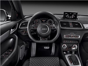 Audi RS Q3 2013 водительское место