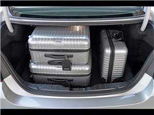 BMW 5 2013 багажное отделение