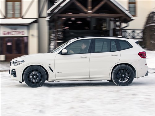 BMW X3 2018 вид сбоку