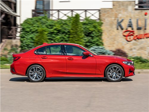 Триколор 3 series - BMW 3-Series 2019 вид спереди