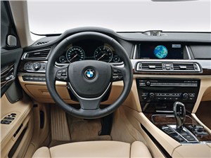 BMW 7 series 2013 водительское место